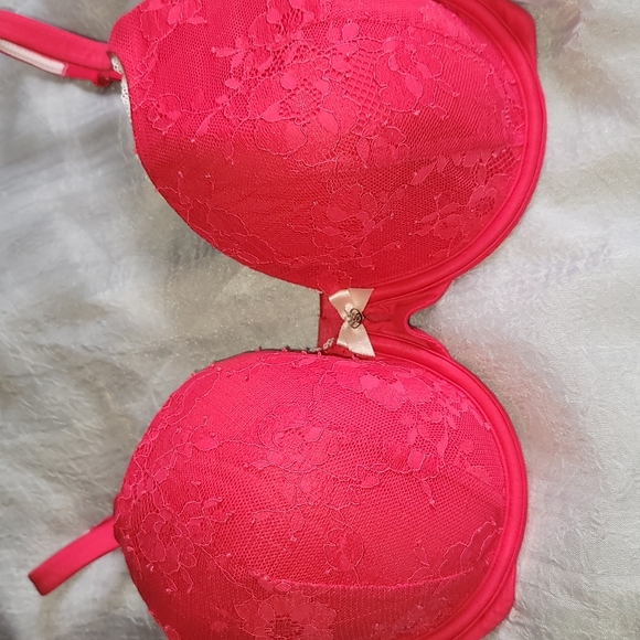 Victoria's Secret Other - NWOT VS BODY BY VICTORIA 32DDD BRA